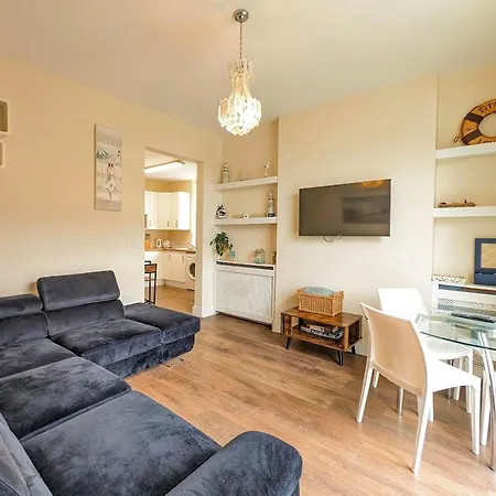 Town Centre House For 6 Guests-2